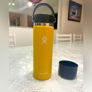 Hydroflask 20 oz Yellow With Boot!
